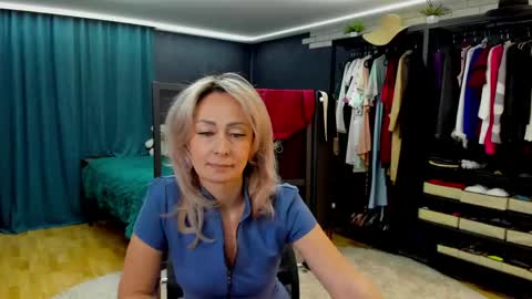 Snapshot of julia__cherry_ chatting on April 22, 2026, 3:13 pm julia__cherry_ online show from April 22, 2026, 3:13 pm