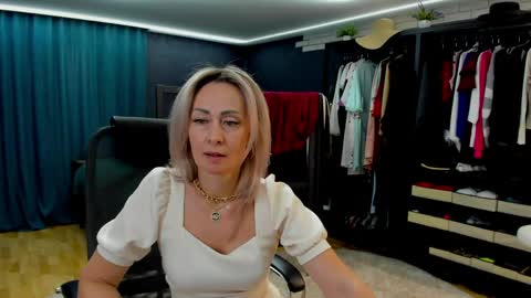Snapshot of julia__cherry_ chatting on April 24, 2026, 2:41 pm julia__cherry_ online show from April 24, 2026, 2:41 pm