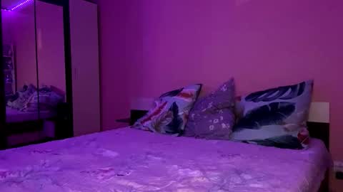 julia_charm online show from March 26, 2026, 4:34 pm