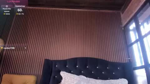 Julia online show from January 17, 2026, 10:13 pm