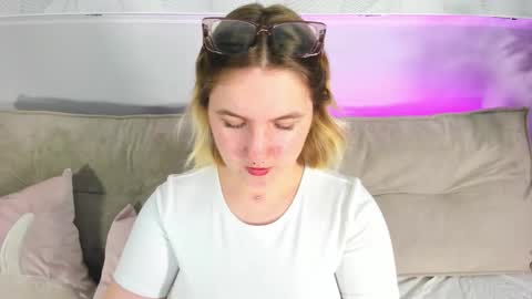 Julia Jips online show from September 18, 2025, 8:05 am