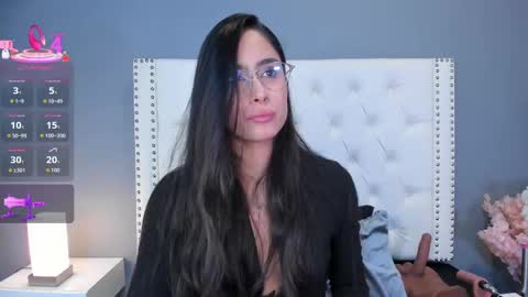 J U L IA   M A R T I N E Z online show from September 22, 2025, 11:34 am