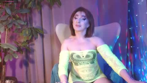 Julia online show from October 19, 2025, 3:45 pm