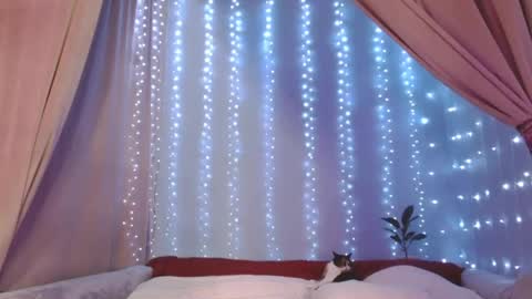 Julia online show from March 26, 2026, 6:35 pm