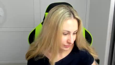 Julia online show from July 3, 2026, 7:48 am