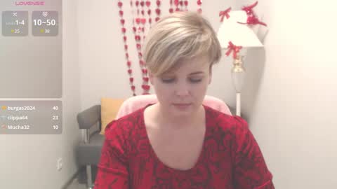 Julia online show from February 10, 2025, 4:25 pm