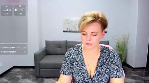 Julia online show from March 9, 2025, 1:26 pm