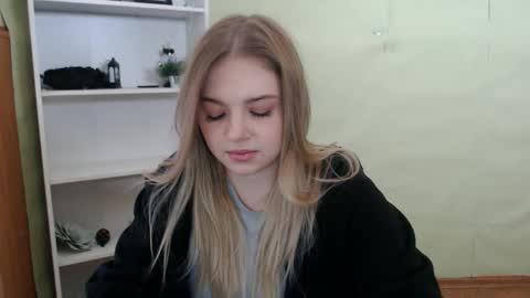 juliacrazy_ online show from February 12, 2025, 5:47 am