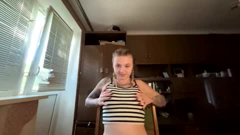 juliacrazy_ online show from September 24, 2025, 1:58 pm