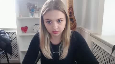 juliacrazy_ online show from October 12, 2025, 5:17 am