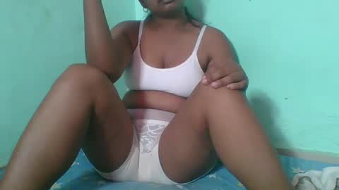 juliah02 online show from February 12, 2025, 5:58 am