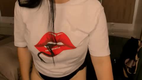 Snapshot of juliamillss chatting on November 21, 2025, 12:21 am juliamillss online show from November 21, 2025, 12:21 am