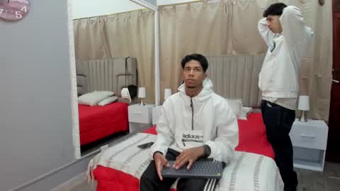 julian billy online show from February 4, 2025, 11:38 am