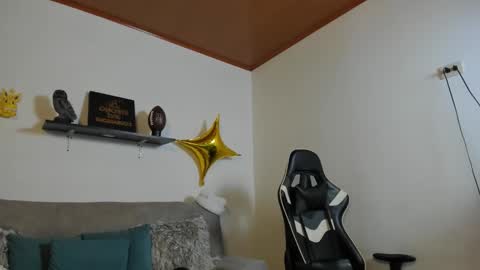 julian_wallace online show from November 21, 2025, 4:16 pm