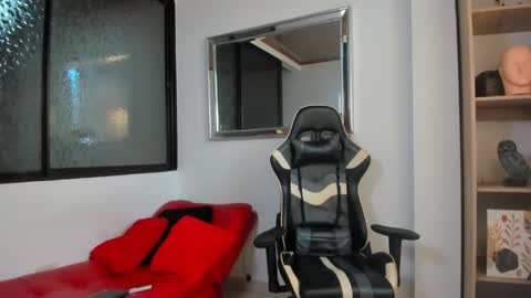 julian_wallace online show from February 21, 2026, 7:48 pm