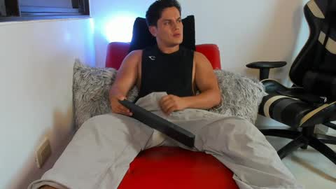 julian_wallace online show from March 30, 2026, 9:05 pm