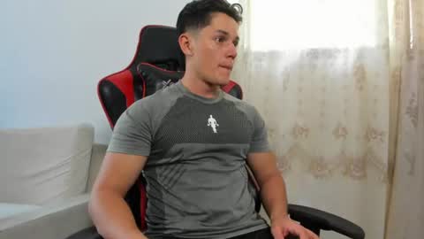 Snapshot of julian_wallace1 chatting on July 7, 2026, 5:28 pm julian_wallace1 online show from July 7, 2026, 5:28 pm