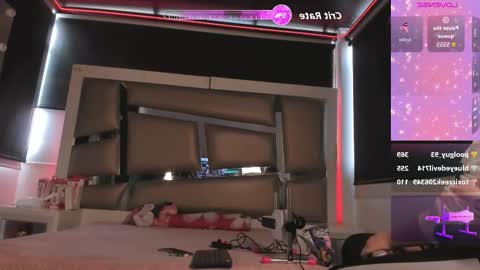 juliana_js_ online show from October 23, 2025, 12:26 pm