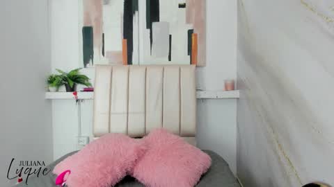 Juli  online show from November 27, 2025, 12:07 pm