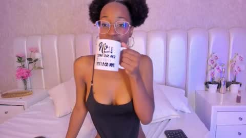 Snapshot of julianaross_ chatting on February 18, 2026, 1:29 pm online show from February 18, 2026, 1:29 pm