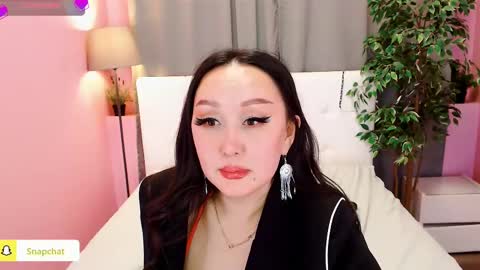 Julianna online show from February 12, 2025, 4:55 pm