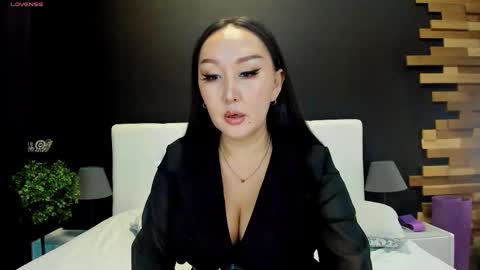 Julianna online show from September 14, 2025, 2:27 pm