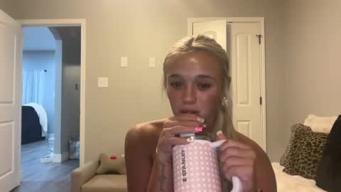 Julianna Peyton online show from July 13, 2026, 2:36 am