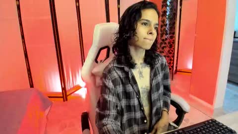 julianne_7 online show from January 15, 2026, 8:34 pm