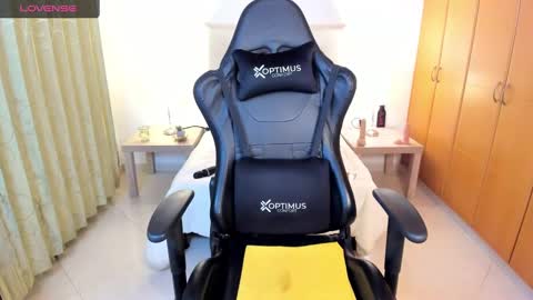 Fernanda online show from January 8, 2025, 9:44 pm