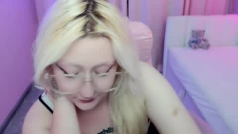 JuliaSharkk online show from October 13, 2025, 6:41 pm