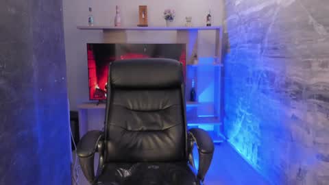 Julias online show from December 18, 2024, 5:52 pm