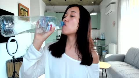 julia online show from January 24, 2025, 7:41 am