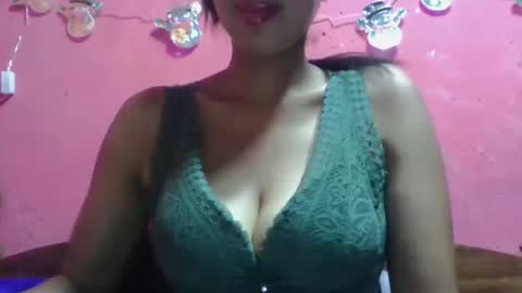 julie0612 online show from December 21, 2025, 10:55 am