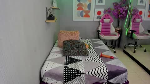 julie coper online show from December 10, 2024, 1:43 am