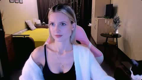 Julie online show from November 6, 2025, 3:35 pm