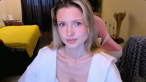 Snapshot of julie_flores chatting on February 6, 2026, 4:39 am Julie online show from February 6, 2026, 4:39 am