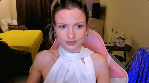 Snapshot of julie_flores chatting on February 21, 2026, 3:35 pm Julie online show from February 21, 2026, 3:35 pm