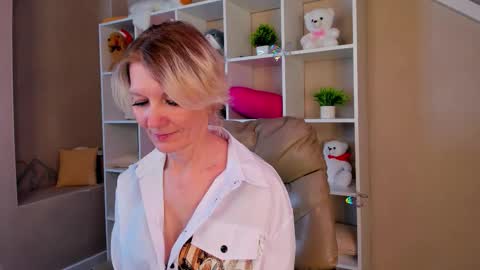 Julie Lucasss online show from March 7, 2026, 8:33 am