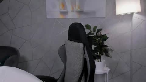 Julie Lucasss online show from May 21, 2026, 12:28 am