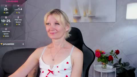 Snapshot of julie_lucasss chatting on July 9, 2026, 12:58 am Julie Lucasss online show from July 9, 2026, 12:58 am