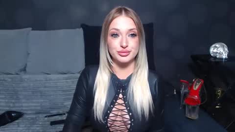 julia online show from April 2, 2026, 10:40 pm