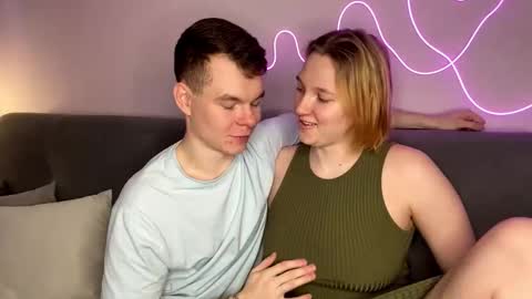 Julie and Thomas online show from November 9, 2025, 8:12 am