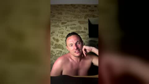 juliengdm13 online show from May 25, 2026, 1:44 am