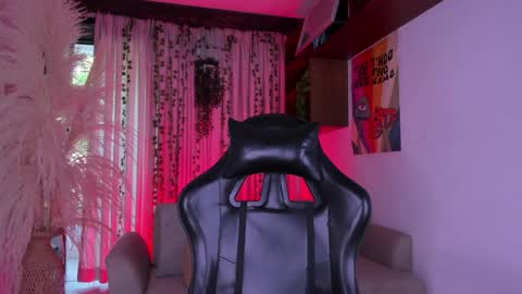 Julien online show from May 18, 2026, 11:49 am