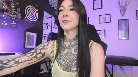 juliet_sourire online show from July 17, 2026, 8:14 pm