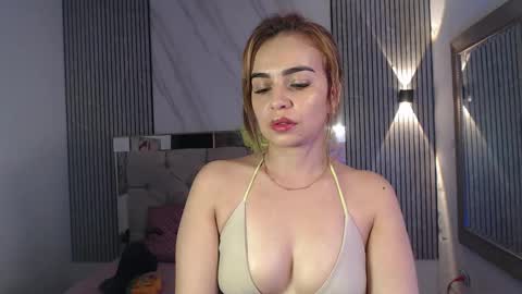 julieta__fox_ online show from October 21, 2025, 3:18 am