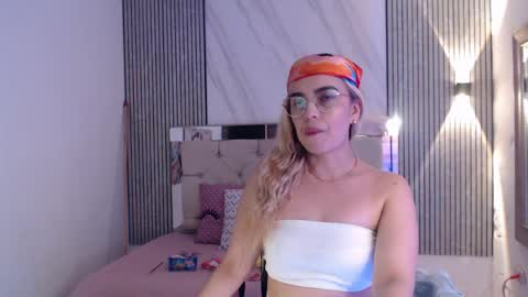julieta__fox_ online show from March 29, 2026, 2:33 am