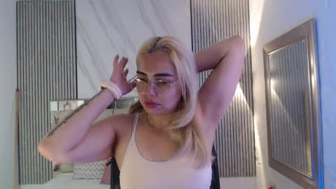 julieta__fox_ online show from June 9, 2026, 3:23 pm