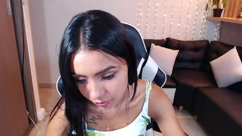 julieta_fn online show from February 12, 2025, 12:44 pm