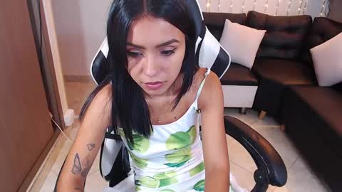julieta_fn online show from February 12, 2025, 3:49 pm